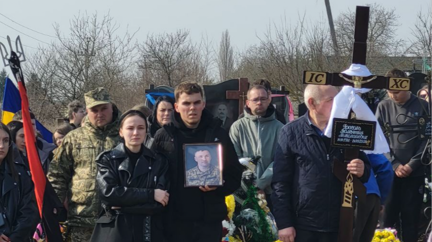 У Луцькому районі в останню земну дорогу провели воїна Валентина Гроголя
