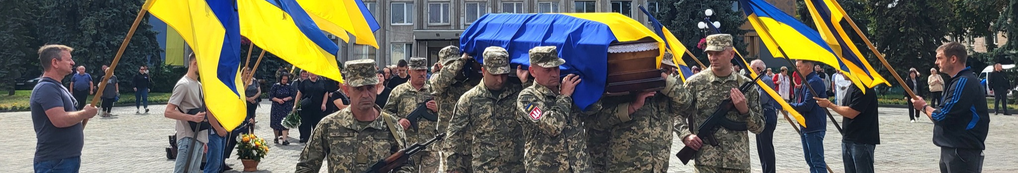 Понад рік вважався зниклим безвісти: на Волині провели в останню дорогу Героя Василя Тарасюка