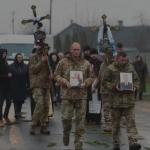 На Волині зустріли траурний кортеж з тілами трагічно загиблих у ДТП військовослужбовця та його коханої