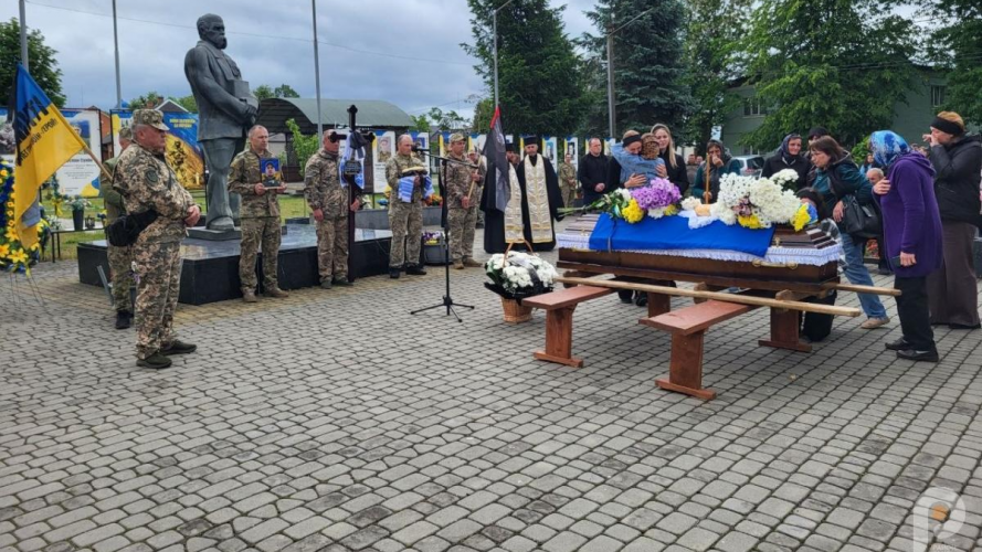 Понад два роки вважався зниклим безвісти: у громаді на Волині попрощалися з Героєм Олександром Барилюком