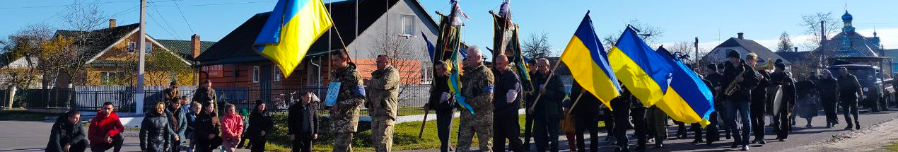 На Волині Героя, який рік вважався зниклим безвісти, відспівували разом із двома старшими односельцями