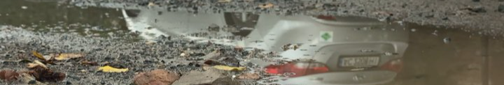 У Луцьку жителі півтора року просять відремонтувати розбиту дорогу