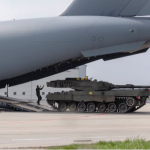 Обіцяні Канадою танки Leopard 2 для України вже прибули до Польщі