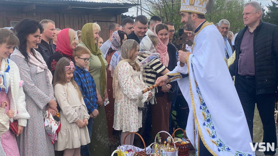 Як на Волині освячують великодні кошики. Фото