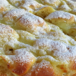 Яблучний пиріг, що тане в роті: ароматний десерт, який закохує з першого шматочка