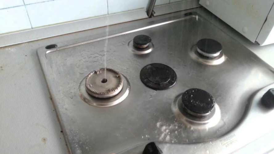 Вода замість газу: у Луцьку мешканець переплутав шланги й залишив без газу 16 квартир