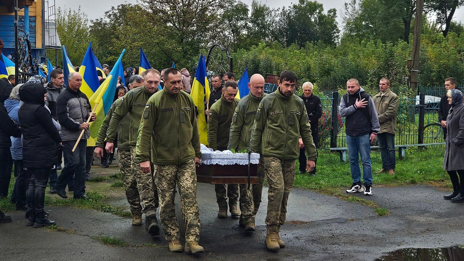 У громаді на Волині попрощалися із загиблим Героєм Олегом Ющуком