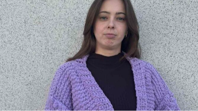 В’яже руками без спиць і гачка: як майстриня з Волині створює кардигани та пледи, що дарують тепло й спокій