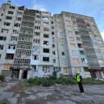 У Луцьку демонтують секції пошкодженого під час атаки РФ будинку