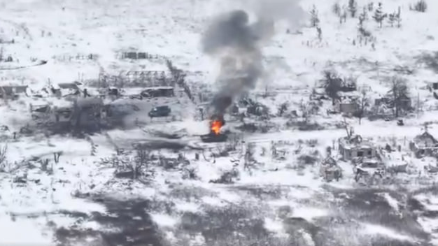 Як гарно горить: бійці Волинської тероборони знищили ворожий танк. Відео