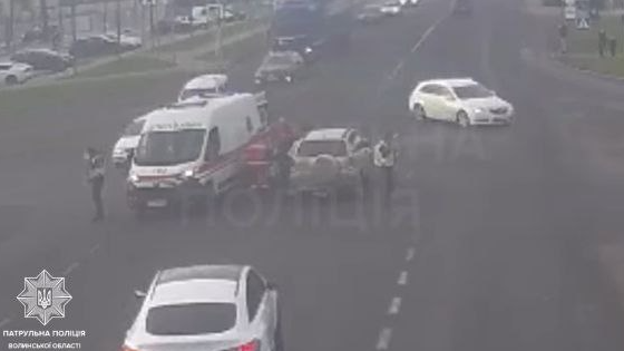 У Ковелі водієві стало зле посеред дороги: чоловік вижив завдяки оперативній допомозі