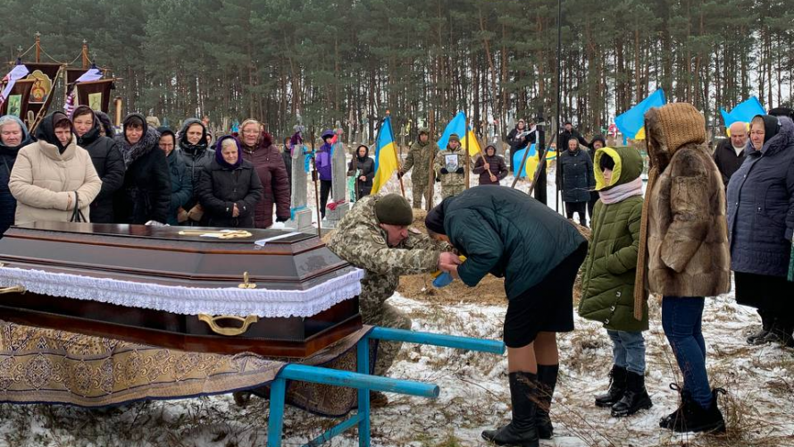 З травня вважався безвісти зниклим: на Волині поховали Героя Василя Саливончика. Фото