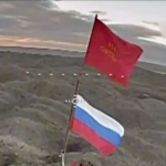 Українські військові спалили російський прапор під Авдіївкою. Відео