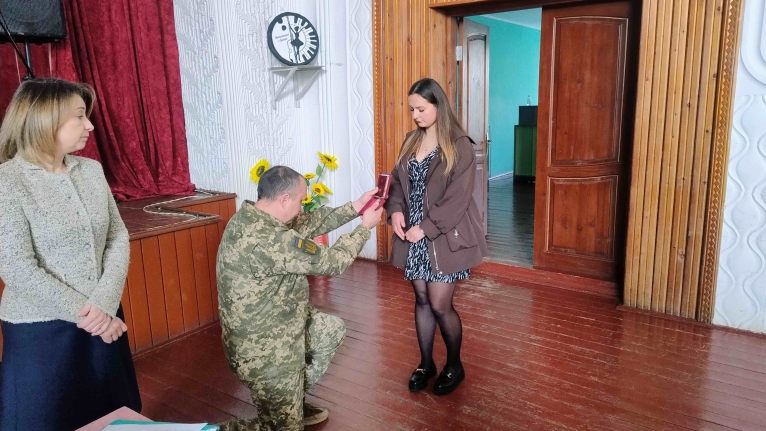 Рік родина жила з надією, що він у полоні: Героя з Волині посмертно нагородили оредном