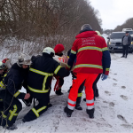 У Луцькому районі автівка зіткнулася з деревом, важко травмувалася жінка