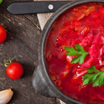 Від борщу з в'юнами до бобівників: що готували прабабусі на Волині?