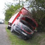 Біля Луцька водій вантажівки втікав від ТЦК, злетів у кювет і втік
