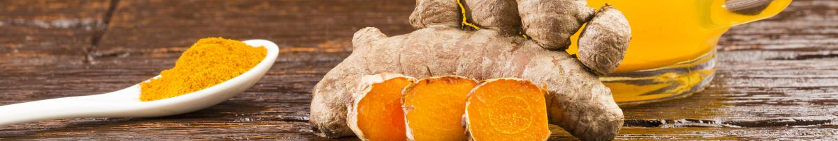 Тепла вода з куркумою зранку - чи справді вона така корисна