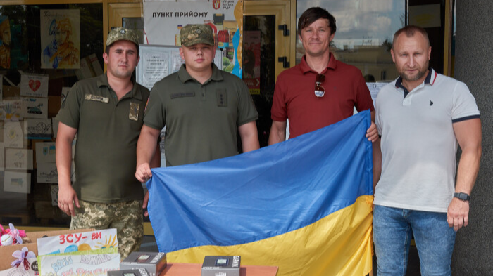 У Луцьку за зібрані під час благодійного забігу гроші придбали для військових GPS-трекери