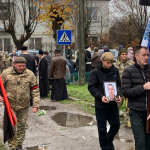 Осиротіли діти, овдовіла молода дружина: на Волині попрощалися з Героєм Володимиром Кравчуком