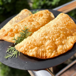 Ідеальне тісто для чебуреків: вийде хрустким та з бульбашками