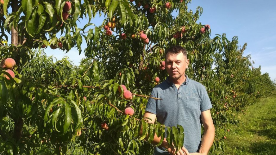 Не можу воювати через поганий зір, але хочу допомогти ЗСУ, - волинський садівник