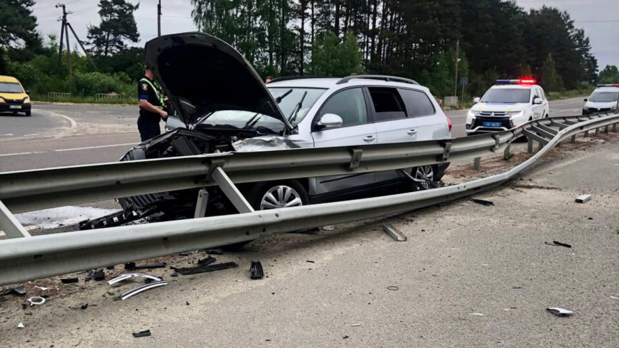 Рівень алкоголю перевищив норму в 9 разів: на Волині п'яний водій зніс відбійник