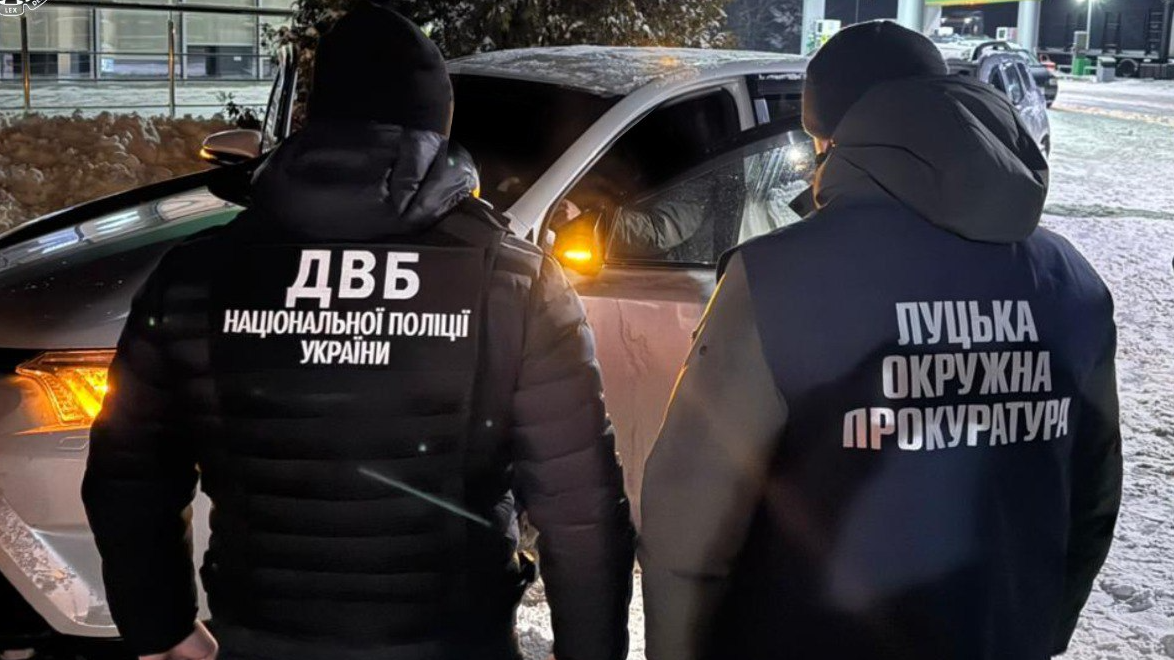 На Волині викрили чоловіка, який за гроші «вирішував» іспити у сервісному центрі МВС