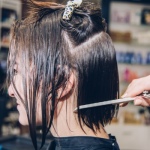 У які дні перед святами краще йти до перукаря: місячний календар на кінець грудня 2025