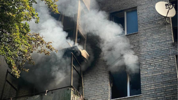 У Львові під час пожежі з вікна четвертого поверху вистрибнув чоловік. Відео