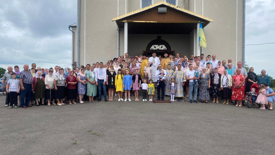 У храмі релігійної громади Луцького району, яка нещодавно перейшла до ПЦУ, вперше провели службу українською мовою