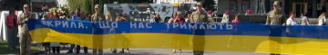 «Час не лікує»: у Луцьку розгорнули 40-метровий «Прапор пам’яті» загиблих захисників України