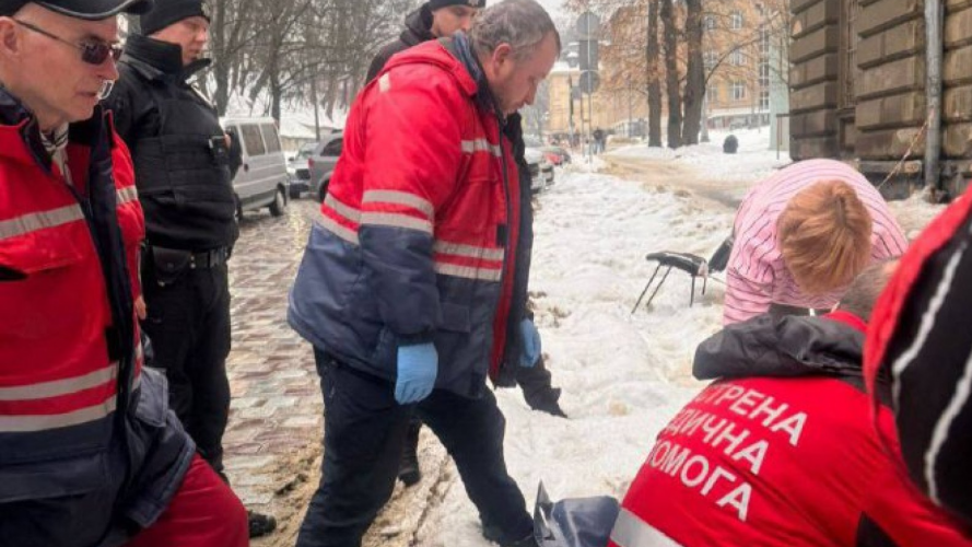 брила льоду впала на 16-річного хлопця у Львові