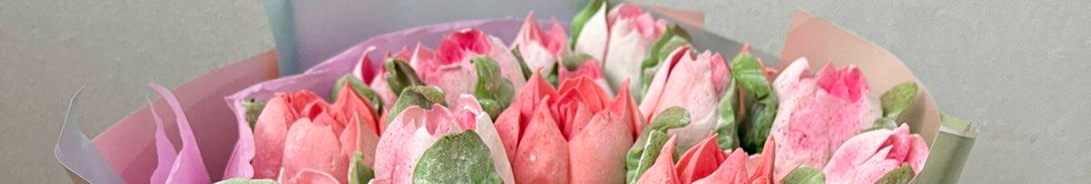 Захоплення переросло у власну справу: вчителька з Волині створює букети із зефіру