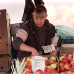 Покупців ціна не лякає: на Волині стрімко здорожчали сезонні фрукти