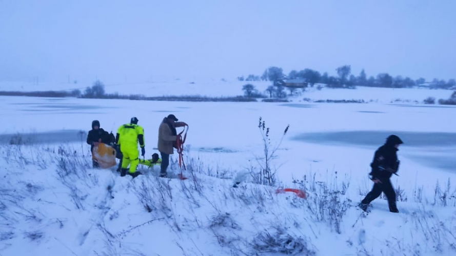 Кликали на допомогу: на Волині врятували двох хлопчиків, які знаходилися на льоду