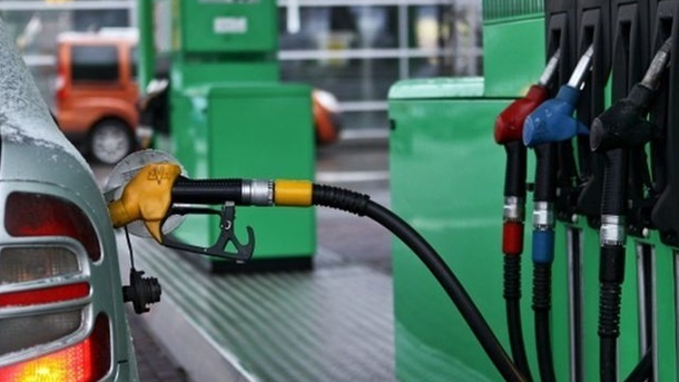 Українців чекає нове підвищення цін на пальне: коли і на скільки подорожчає бензин
