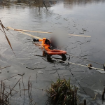 На Кіровоградщині чоловік намагався допомогти лебедям і сам ледь не потонув