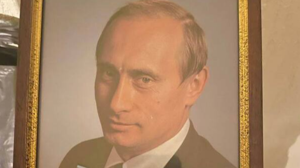 На заході України у керівника підприємства знайшли портрет Путіна. Фото
