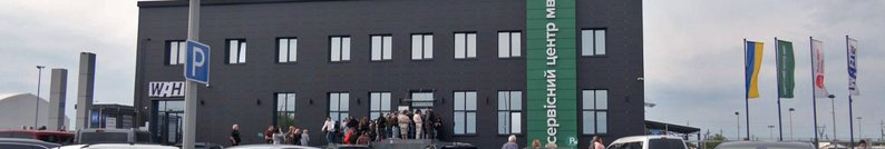 Люди сидять з ночі: у Луцьку під дверима МРЕО - черги за талонами