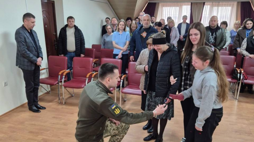 Назавжди молодий: родині загиблого воїна з Луцького району вручили його посмертну нагороду