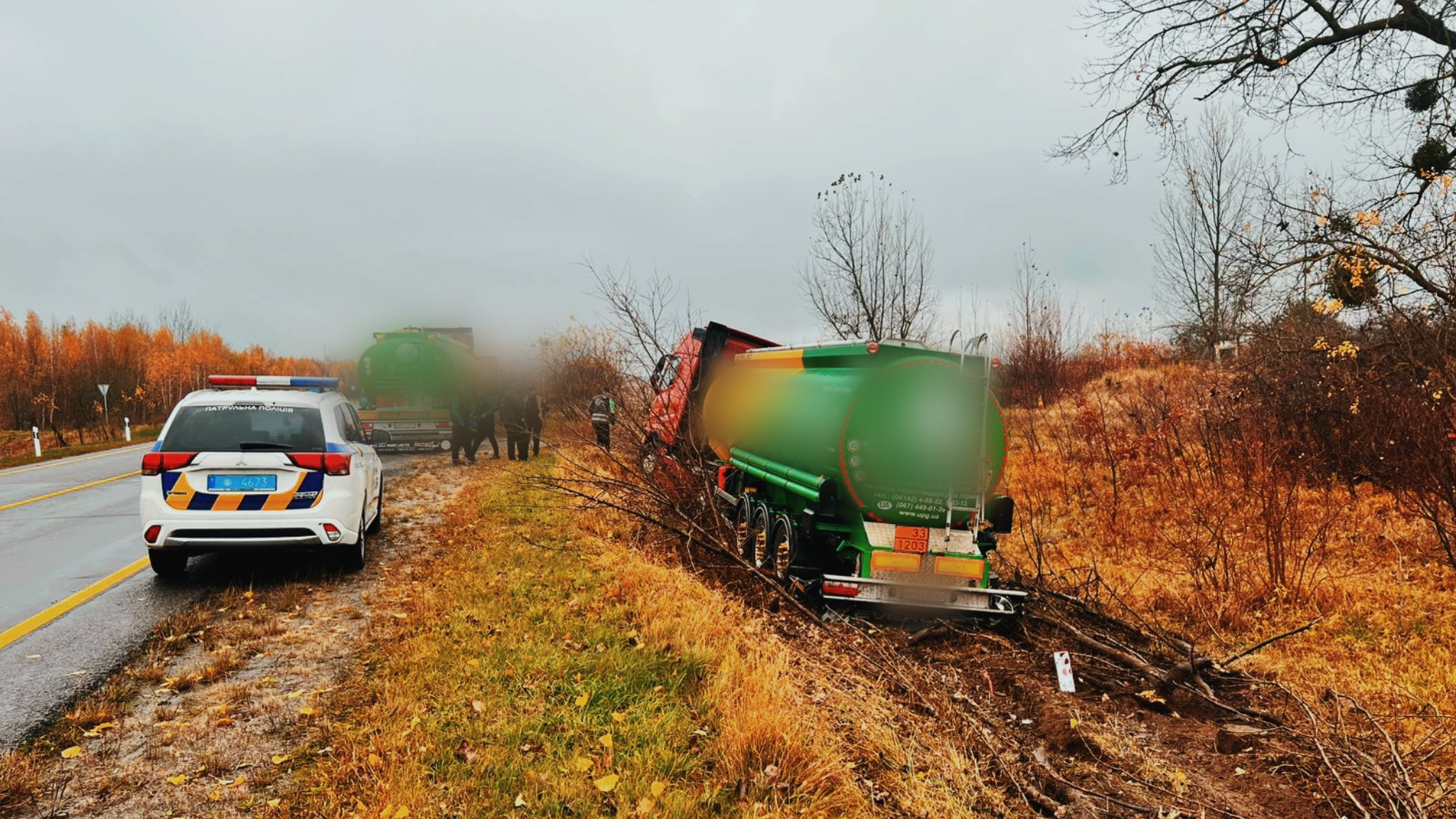 Перевозив небезпечний вантаж: на Волині нетверезий водій вантажівки з’їхав у кювет