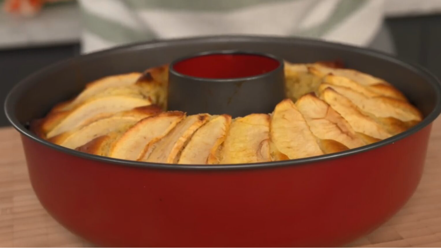 Рецепт дуже смачного яблучного пирога