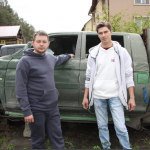 «Це кайф - дарувати життя старим авто»: брати з Волині безплатно ремонтують техніку для ЗСУ