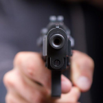 Син вистрілив собі в долоню з пневматичного пістолета: на Волині оштрафували матір