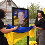 Сльози, голуби та шана загиблим захисникам: у громаді на Волині відкрили Алею пам’яті Героям
