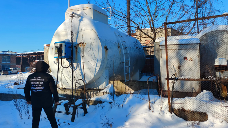 На Волині виявили нелегальну АЗС