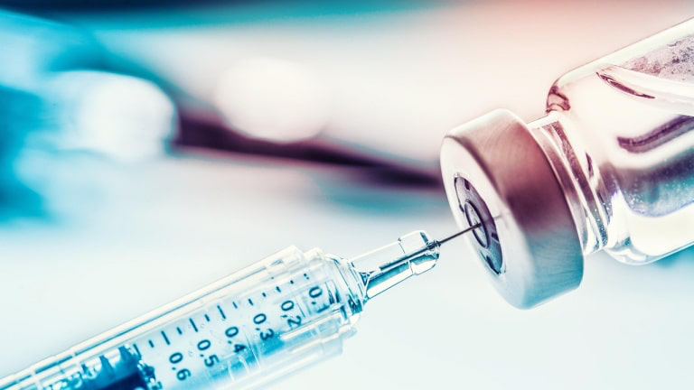 У Луцьку планують закупити вакцину від вірусу папіломи людини для щеплення дівчаток-підлітків