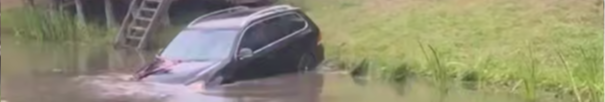 Під Луцьком авто «пірнуло» у водойму: що відомо. Відео