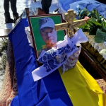До останнього боровся за життя після важкого поранення: на Волині попрощалися із Героєм, батьком чотирьох синів Олегом Гринюком